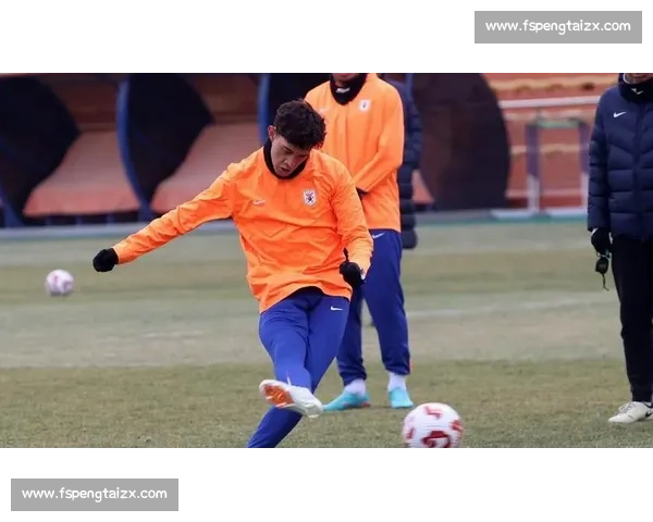 李小恒中超初体验:港队兄弟暖心遇,泰山平台引心动 李小恒中超初体验:港队兄弟暖心遇,泰山平台引心动